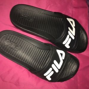Fila slides